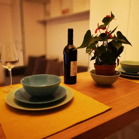 Diana's Place Downtown Готель Бухарест