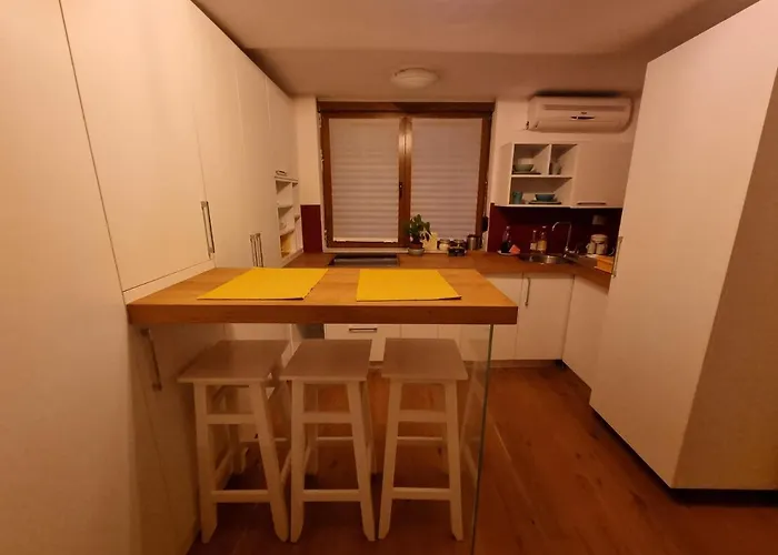 Diana's Place Downtown Готель Бухарест