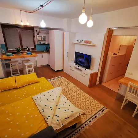 Отель Diana's Place Downtown Бухарест